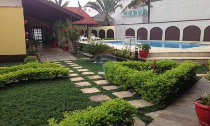 Casa em Condomínio com 5 Suítes para Locação em Bertioga-SP.