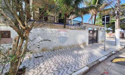 Sobrado  à Venda no Centro de Bertioga a 50 m da praia