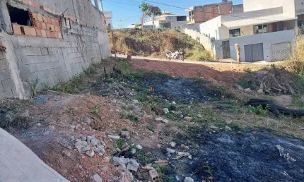 Terreno à venda na Rua Flor de Lis, 33, Monte Verde, Betim por R$ 159.999
