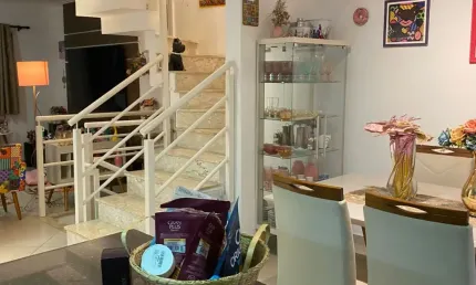 Excelente sobrado no Condomínio Giono di Sole 2 com 4 dormitórios sendo 1 suíte