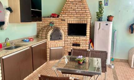 Linda casa no Condomínio Giorno Di Sole 2 com 4 dormitórios sendo 1 suíte