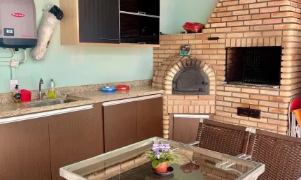 Linda casa no Condomínio Giorno Di Sole 2 com 4 dormitórios sendo 1 suíte