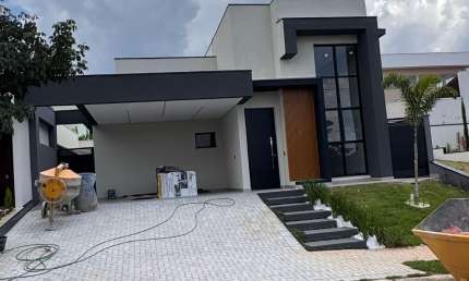 Excelete casa térrea com 164m² de área construída no Condomínio Gran Ville São Venâncio