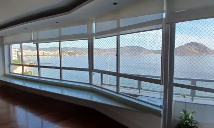 Apartamento lindo de 4 quartos com 1 suíte , frente mar!