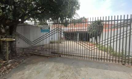 Casa 2 dormitórios para Venda em Maringá, 2 dormitórios, 1 banheiro, 2 vagas