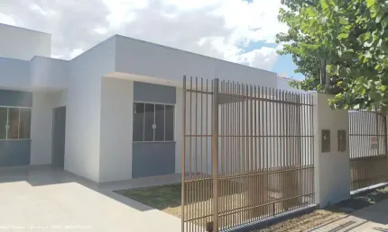 Casa 3 dormitórios para Venda em Maringá, Jardim Três Lagoas, 3 dormitórios, 1 suíte, 1 banheiro, 2 vagas
