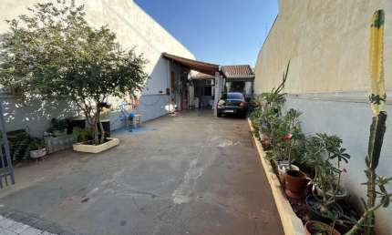 Casa 1 dormitório para Venda em Maringá, Jardim Monte Rei, 1 dormitório, 1 banheiro, 3 vagas