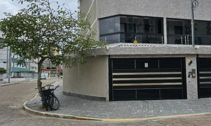 Lindo Sobrado Triplex Alto Padrão com 3 suítes, Localizado na Guilhermina- Praia Grande/SP