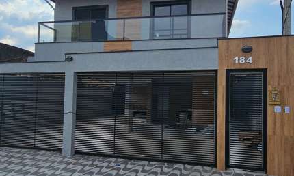 Linda Casa de Condomínio com 2 Dormitórios  localizado  Bairro Vila Antártica  Praia Grande