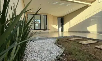 OFERTA! Casa 3 suites, quintal amplo, alto padrão com piscina e espaço gourmet no Jd Presidente