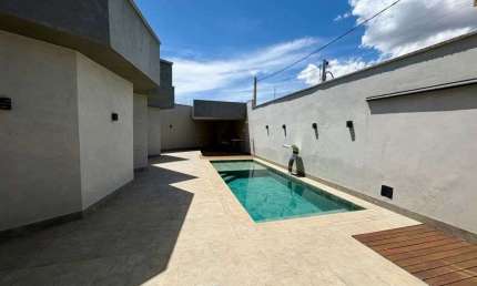 OFERTA! Casa 3 quartos alto padrão, com piscina, churrasqueira, quintal amplo, Passeio das Aguas