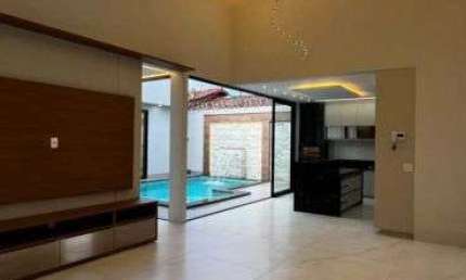 OFERTA! Mansão, 4 suites, 368 m² repleta em armarios novos, quintal amplo no Jd. America