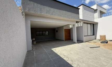OFERTA! Casa 3 suites, com piscina e espaço gourmet, nova, alto padrão no Cond. Das Esmeraldas