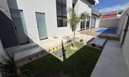 Linda casa 3 suites, de esquina, sozinha no lote, alto adrão de acabamento no Moinho dos Ventos