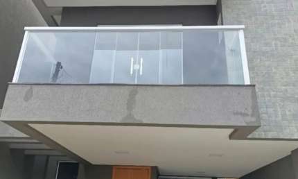 OFERTA! Lindo sobrado alto padrão, 3 suites, piscina, espaço gourmet, novinho, no Jd. America
