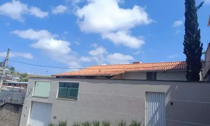 Excelente casa na região do Bom Pastor próxima ao Carrefour MC Donald`s e Shopping Alameda!