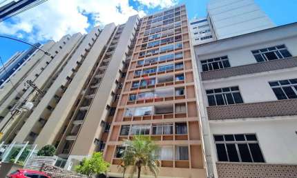 Excelente apartamento de 2 quartos ensolarado central em local plano