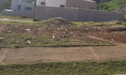 OPORTUNIDADE! Maravilhoso Lote com Excelente Topografia e projeto arquitetônico aprovado no Condomínio Estrela Alta!