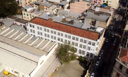 OPORTUNIDADE! Prédio para locação com quase 2 mil metros no Centro de Juiz de Fora.