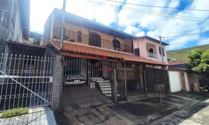 Ampla casa com 5 quartos e área gourmet no Bosque dos Pinheiros!