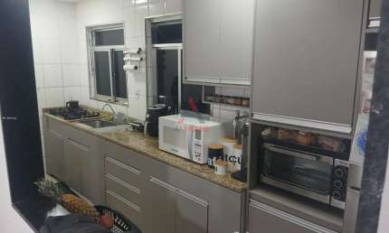 Ampla cobertura com 4 quartos, suíte e 2 vagas de garagem no Santa Cecília.
