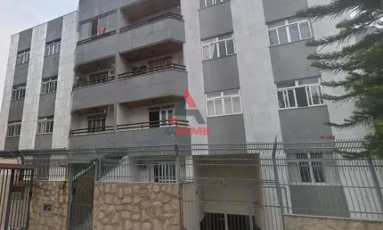 Ótimo apartamento de 2 quartos com garagem no morro da glória.