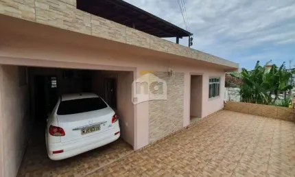 Casa à venda, no Bairro Barreiros, São José-SC, com 4 quartos, sendo 2 suítes, com 1 vaga