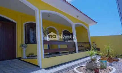 Casa à venda, no Bairro Barreiros, São José-SC, com 3 quartos, sendo 1 suíte, com 2 vagas