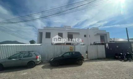 Sobrado à venda no Bairro Forquilhas em São José-SC, com 2 quartos, 2 suítes, 2 vagas