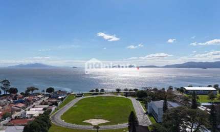 Apartamento à venda no Bairro Estreito em Florianópolis-SC, com 2 quartos, 2 suítes, 2 vagas