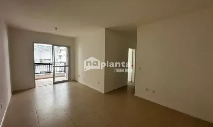 Apartamento à venda no Bairro Kobrasol em São José-SC, com 2 quartos, 1 suíte, 1 vaga