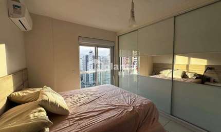 Apartamento à venda no Bairro Campinas em São José-SC, com 2 quartos, 2 suítes, 2 vagas