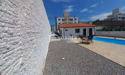 Casa à venda no Bairro Barra do Aririú em Palhoça-SC, com 3 quartos, 1 suíte,