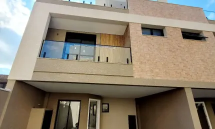 Excelente sobrado em condomínio em santa felicidade