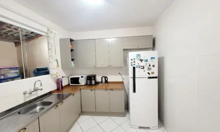 Excelente sobrado de 3 quartos (sendo 1 suíte com hidromassagem)