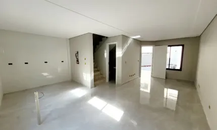 Maravilhoso sobrado de 3 quartos em condomínio no bairro santa felicidade