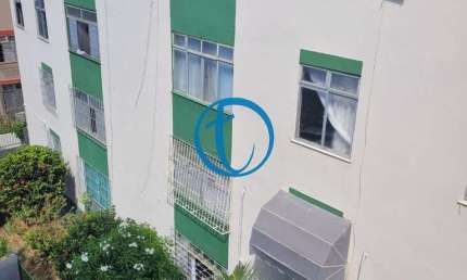 Apartamento à venda na Pituba, Salvador-BA: 2 quartos, 1 sala, 2 banheiros e 75m² de área!