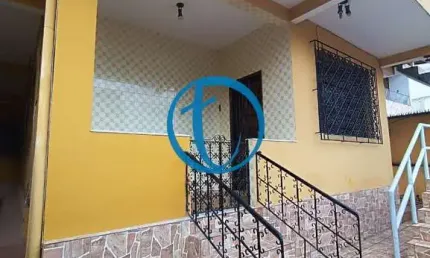 Imperdível! Casa com 4 quartos e 1 suíte no bairro Matatu, Salvador-BA: venda ou locação.