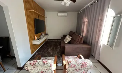 Linda casa na vila industrial, a 600m do parque do povo.