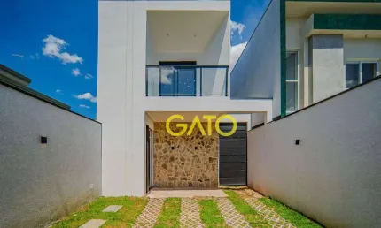 Casa em condomínio para venda e locação em Santana de Parnaíba/SP.