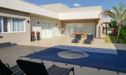 Casa térrea à venda no Residencial Campo de Toscana em Vinhedo - SP.