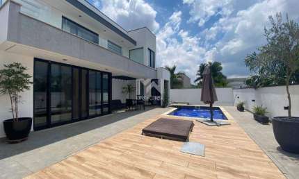 Casa à venda no Condomínio Santa Isabel em Louveira - SP.