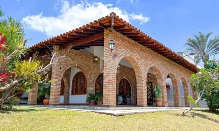 Casa térrea à venda no Condomínio Estância Marambaia em Vinhedo - SP