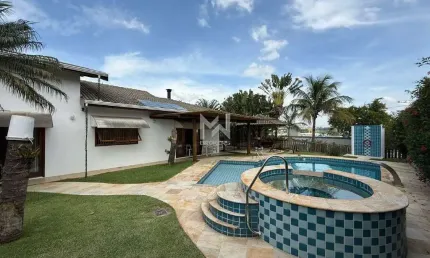 Casa térrea para alugar no Condomínio Estância Marambaia em Vinhedo - SP