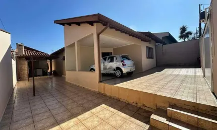 Casa térrea em bairro tranquilo à venda em Valinhos - SP