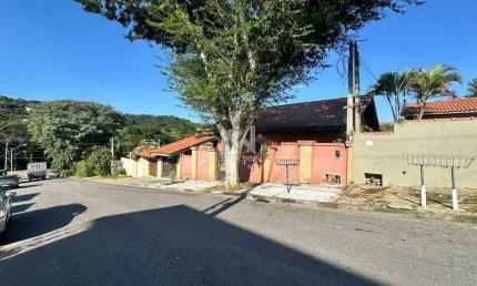 Casa térrea com 3 quartos a venda no bolsão de segurança no Jardim Panorama na cidade de Vinhedo - SP