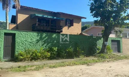 Casa à Venda nas Toninhas, Ubatuba – A 100 Metros do Mar