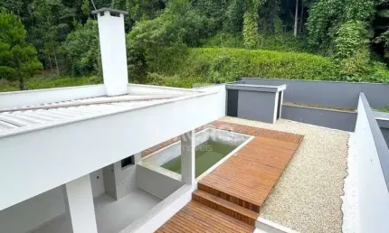 Sobrado alto padrão | barra do rio cerro | 4 suítes | 225m²