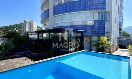 Apartamento com terraço e piscina I Centro | 2 quartos (1 suíte) | 87m² + terraço