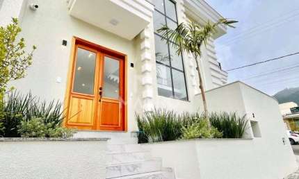 Casa geminada | Jaraguá Esquerdo | 3 quartos (1 suíte) | 135m²